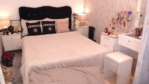 Kylie online show from 02-20-25, 04:25