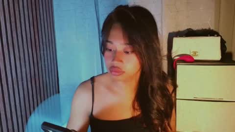 Snapshot of asiantreasures chatting on 06-15-26, 04:53 kisses online show from 06-15-26, 04:53