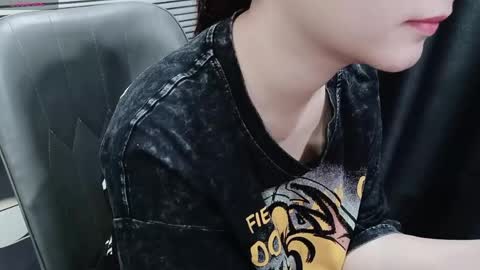 Snapshot of asiasweety chatting on 05-09-26, 01:22 SoHye online show from 05-09-26, 01:22