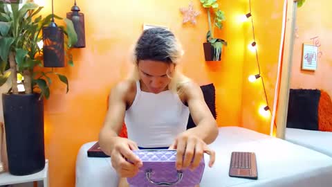 Snapshot of aslyhernandez chatting on 12-07-24, 10:56 ASLY online show from 12-07-24, 10:56