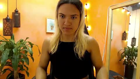 Snapshot of aslyhernandez chatting on 01-24-25, 11:04 ASLY online show from 01-24-25, 11:04