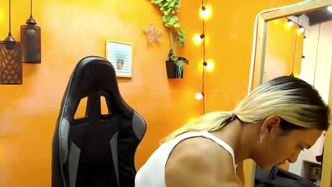 Snapshot of aslyhernandez chatting on 01-25-25, 11:13 ASLY online show from 01-25-25, 11:13