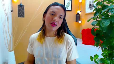 Snapshot of aslyhernandez chatting on 09-11-25, 12:05 ASLY online show from 09-11-25, 12:05