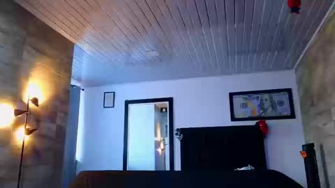 Snapshot of asmodeo_cox chatting on 10-15-25, 09:04 Asmodeo - online show from 10-15-25, 09:04