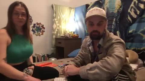 Snapshot of aspenandlink chatting on 10-26-25, 01:17 aspenandlink online show from 10-26-25, 01:17