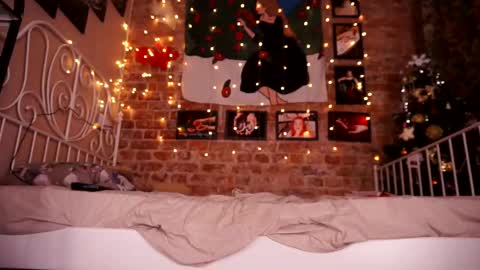 Eva online show from 12-23-25, 02:09