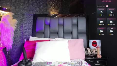 Snapshot of assia_roos chatting on 07-27-26, 10:33 Nahomi online show from 07-27-26, 10:33