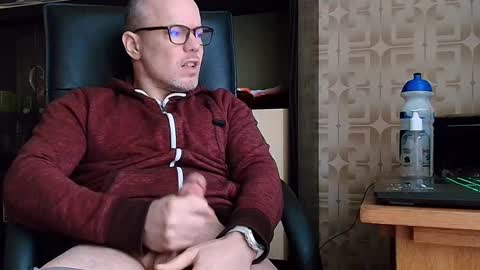 Snapshot of asterion51 chatting on 02-11-26, 04:01 asterion51 online show from 02-11-26, 04:01