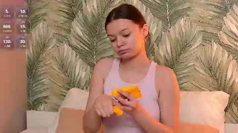Snapshot of asterquinn chatting on 06-25-26, 03:39 Aster Quinn online show from 06-25-26, 03:39
