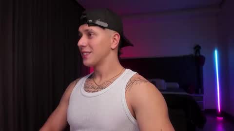 Snapshot of astonhills chatting on 09-21-25, 01:18 astonhills online show from 09-21-25, 01:18