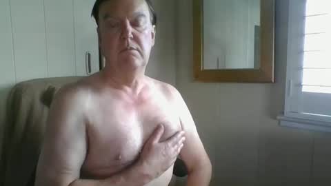 Snapshot of astute008 chatting on 01-09-26, 09:16 astute008 online show from 01-09-26, 09:16