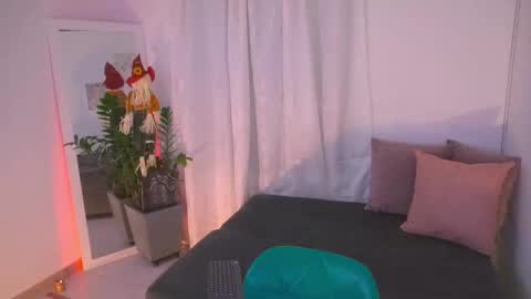 Snapshot of atena676 chatting on 10-17-25, 02:04 atena676 online show from 10-17-25, 02:04