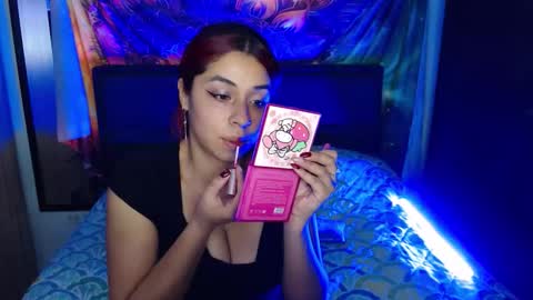 Snapshot of atena_messy chatting on 10-28-25, 01:31 atena messy online show from 10-28-25, 01:31