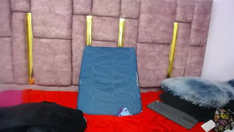 Snapshot of atenea_420 chatting on 04-23-26, 04:03 COLOMBIA online show from 04-23-26, 04:03