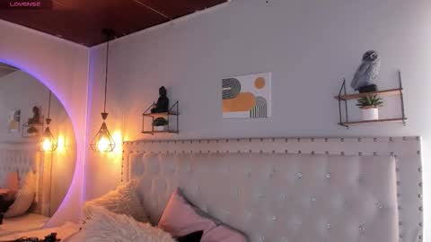 Snapshot of atenea_klett_ chatting on 11-20-25, 01:44 ATENEA online show from 11-20-25, 01:44