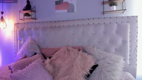 Snapshot of atenea_klett_ chatting on 02-25-26, 01:54 ATENEA online show from 02-25-26, 01:54