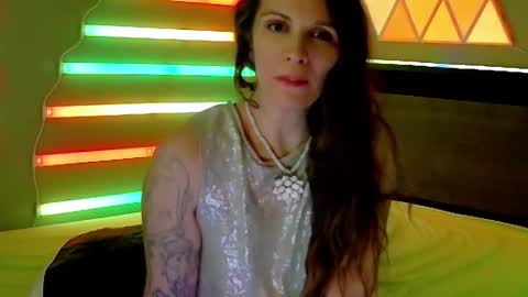 Snapshot of athenaautumn chatting on 01-01-25, 04:18 Athena Autumn online show from 01-01-25, 04:18