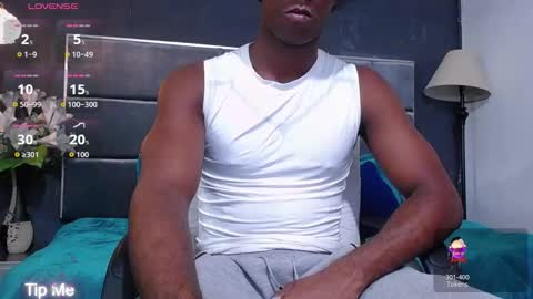 Snapshot of athleticbig_cock chatting on 11-11-25, 02:00 ATHLETIC COCK online show from 11-11-25, 02:00