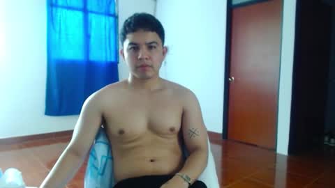 Snapshot of athleticboy2026 chatting on 11-11-25, 04:40 Robin online show from 11-11-25, 04:40