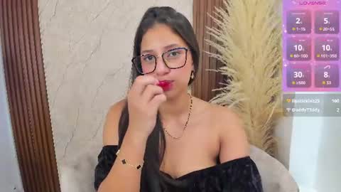 Snapshot of atiena_ chatting on 06-11-26, 12:32 Atiena online show from 06-11-26, 12:32