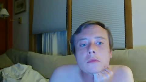 Snapshot of atombumm chatting on 06-18-26, 01:06 atombumm online show from 06-18-26, 01:06