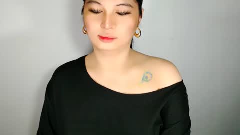 Snapshot of audreyholloway chatting on 06-17-26, 02:25 Audrey online show from 06-17-26, 02:25