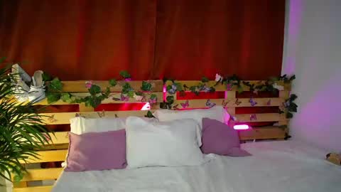 Camila online show from 12-16-24, 12:04