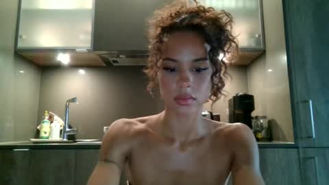 Snapshot of augustlaines chatting on 07-09-26, 06:45 August online show from 07-09-26, 06:45