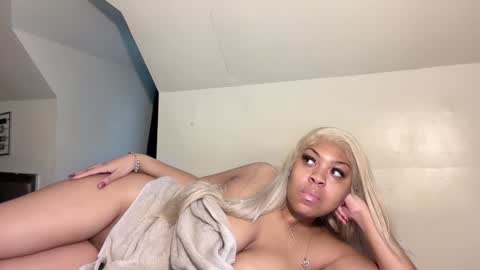 Snapshot of aunyxxx chatting on 02-08-25, 06:44 aunyxxx online show from 02-08-25, 06:44