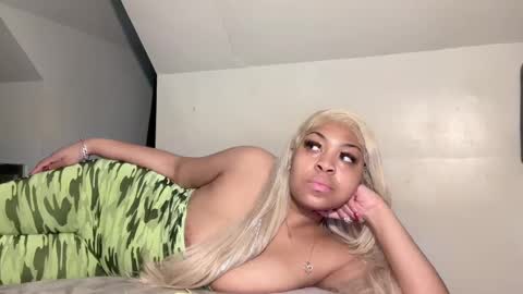 Snapshot of aunyxxx chatting on 02-10-25, 10:40 aunyxxx online show from 02-10-25, 10:40