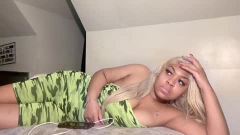 Snapshot of aunyxxx chatting on 02-11-25, 01:41 aunyxxx online show from 02-11-25, 01:41