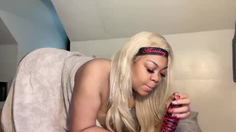 Snapshot of aunyxxx chatting on 02-13-25, 05:01 aunyxxx online show from 02-13-25, 05:01