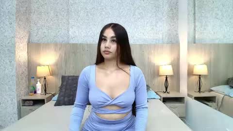 Snapshot of aura_lara chatting on 04-22-26, 07:26 Aura online show from 04-22-26, 07:26