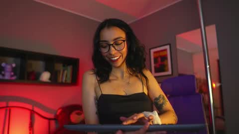  A U R A           online show from 11-07-25, 04:45