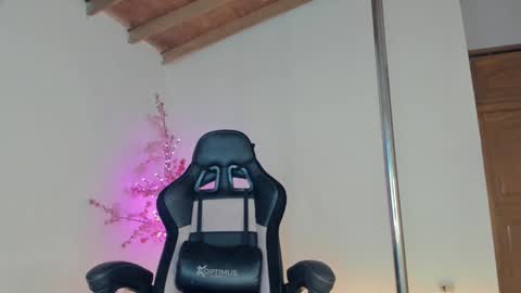 aura online show from 01-11-25, 11:34