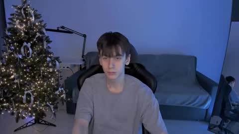 Snapshot of auracrye chatting on 01-12-25, 10:22 auracrye online show from 01-12-25, 10:22