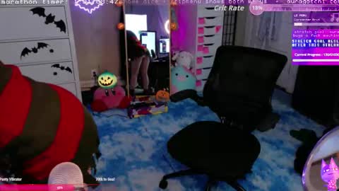 Snapshot of auragotchi chatting on 10-31-25, 10:44 Aurora Aura online show from 10-31-25, 10:44