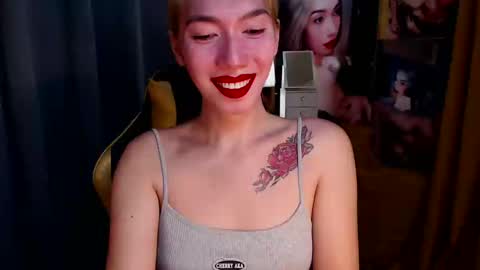Snapshot of aurakharisma_xx chatting on 02-24-25, 05:43 Miss awra online show from 02-24-25, 05:43