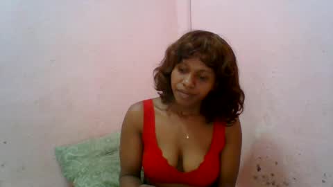Snapshot of aurelia107 chatting on 06-19-26, 01:32 aurelia107 online show from 06-19-26, 01:32