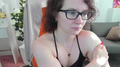 Snapshot of aureliagleam chatting on 06-01-26, 01:29 Aurelia online show from 06-01-26, 01:29