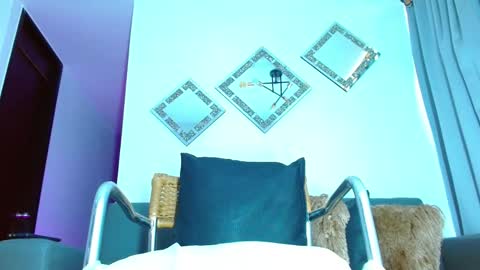 Snapshot of aurimelvalentina chatting on 10-10-25, 10:09 aurimel valentina online show from 10-10-25, 10:09