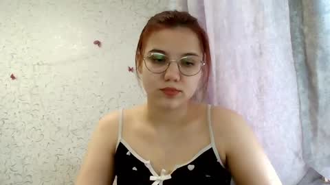 Snapshot of aurora_breeze chatting on 04-27-26, 12:03 Kiara Xanthe online show from 04-27-26, 12:03