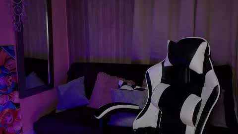 aurora_collins08 online show from 11-21-25, 06:06