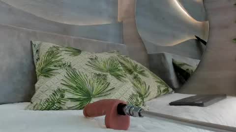 aurora_cruz online show from 04-18-26, 08:29