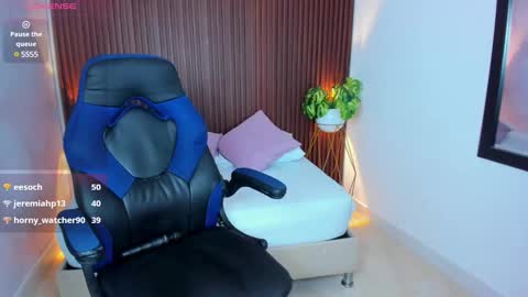 A U R O R A online show from 03-08-25, 08:33