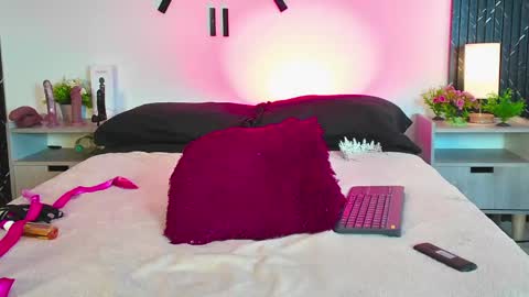Snapshot of aurora_petitee chatting on 04-10-26, 02:00 Aurora online show from 04-10-26, 02:00