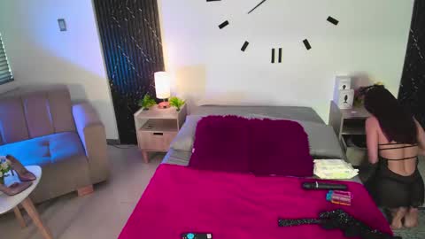 Snapshot of aurora_petitee chatting on 05-23-26, 12:42 Aurora online show from 05-23-26, 12:42