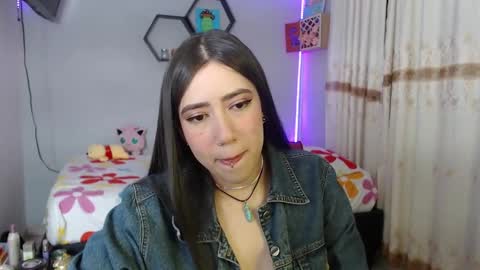 Snapshot of aurora_shy_ chatting on 01-22-25, 05:48 Aurora online show from 01-22-25, 05:48