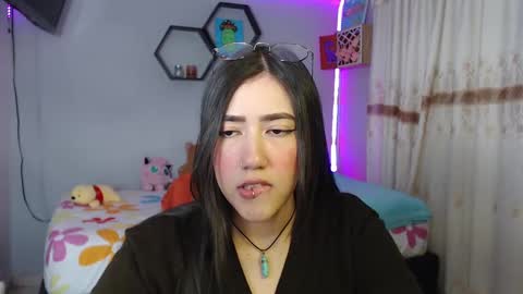 Snapshot of aurora_shy_ chatting on 02-18-25, 08:14 Aurora online show from 02-18-25, 08:14