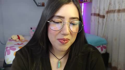 Snapshot of aurora_shy_ chatting on 02-18-25, 11:19 Aurora online show from 02-18-25, 11:19